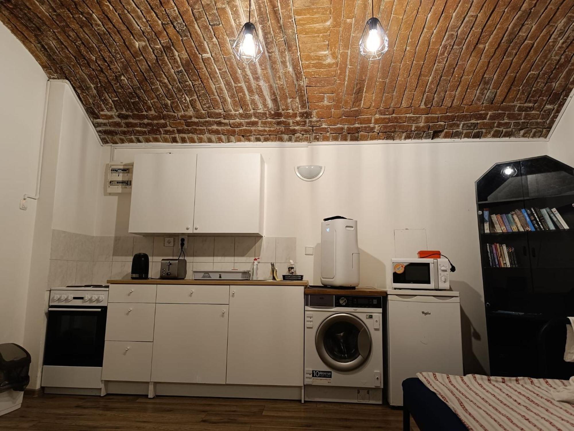 Basic Underground Apartments Next To The Center - Best Tram Line, Cool Local Area Prague Ngoại thất bức ảnh